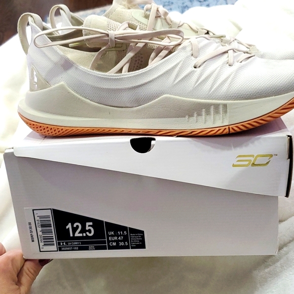 Under Armour sneakers woth box sz 12.5 #1302